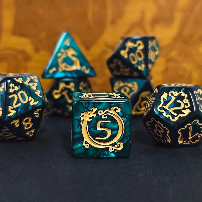 DND Dice 7Pcs/Set Dragon Pattern Polyhedral Dices Role Playing D&D TRPG Board Game Dice as Gift Entertainment Accessories